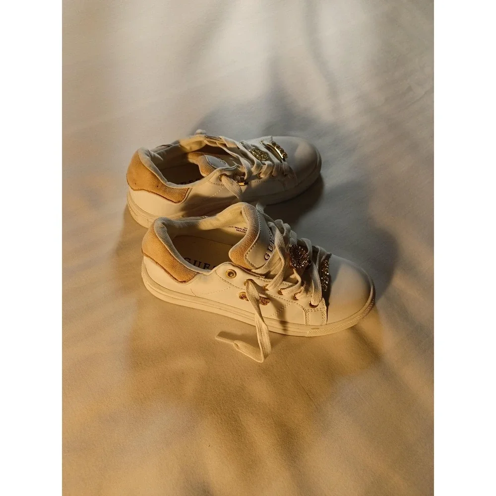 GUESS Shoes Girls Size 1 White Low Top‎ Sneakers Gold Jeweled Heart Charm GFMYAH